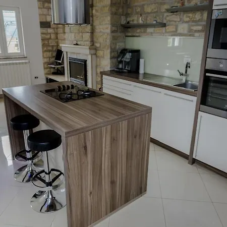 Mile - Modernly Equipped Apartment *