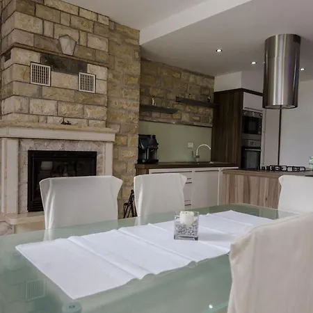 Mile - Modernly Equipped Apartment