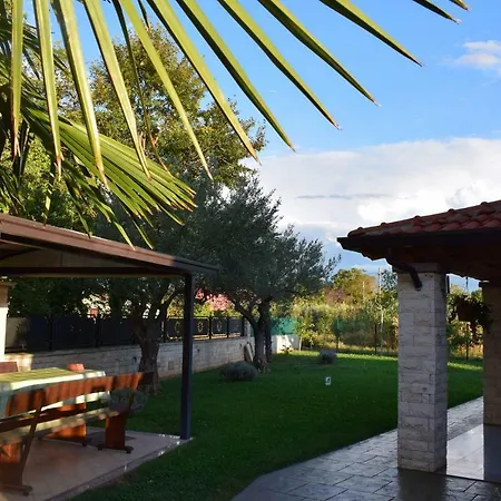 Mile - Modernly Equipped Apartment